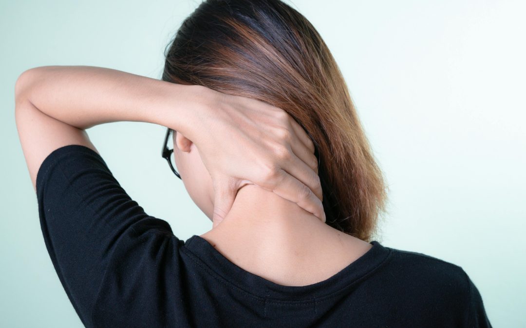 Mal di testa e cervicale: quando si tratta di cefalea cervicogenica